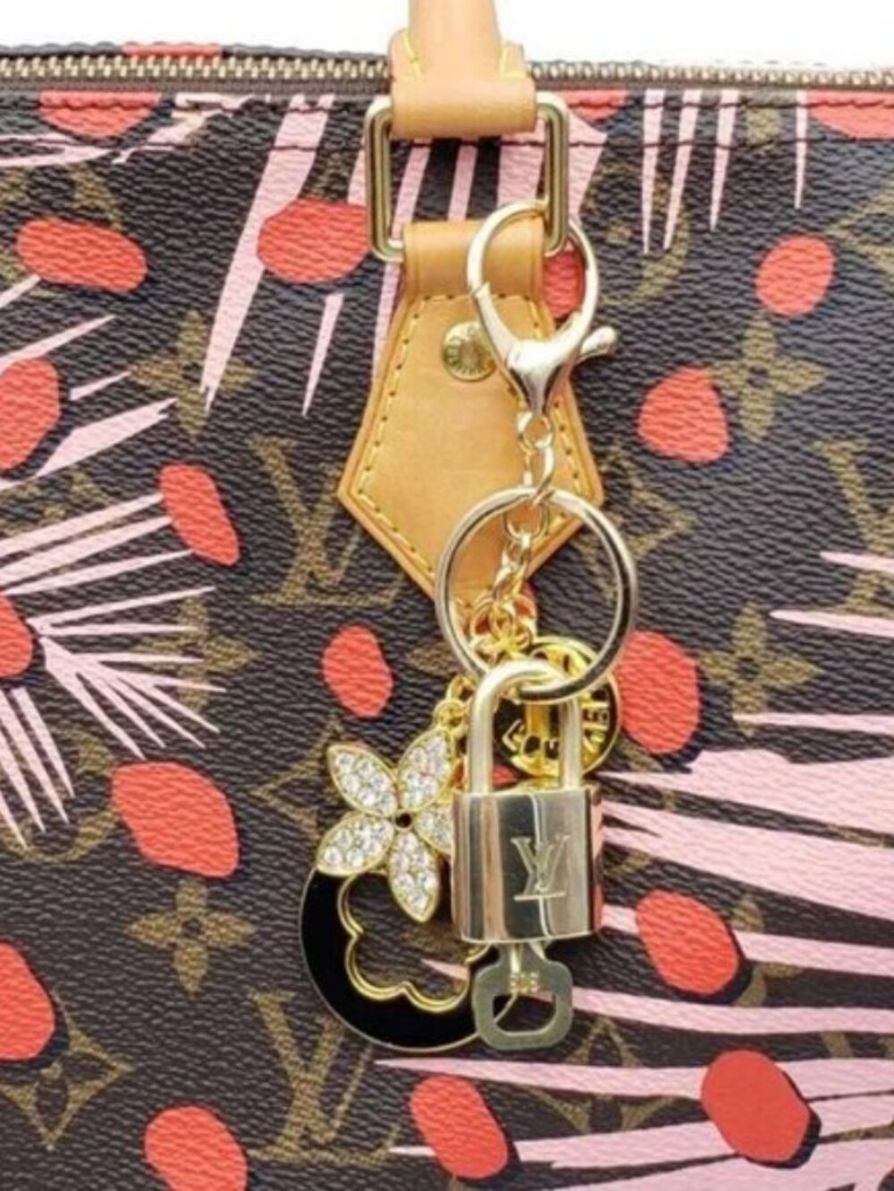 LV Authentic Gold Padlock 🔒 Key Set w/ Unbranded Flower Keychain Charm - Picture 7 of 8